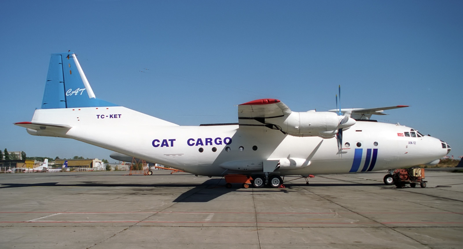 Antonov AN12-B 402808